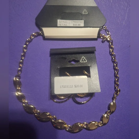 Napier Brand Gold Tone Adjustable Necklace & Pierced Earrings With Blue Flowers - Picture 4 of 4